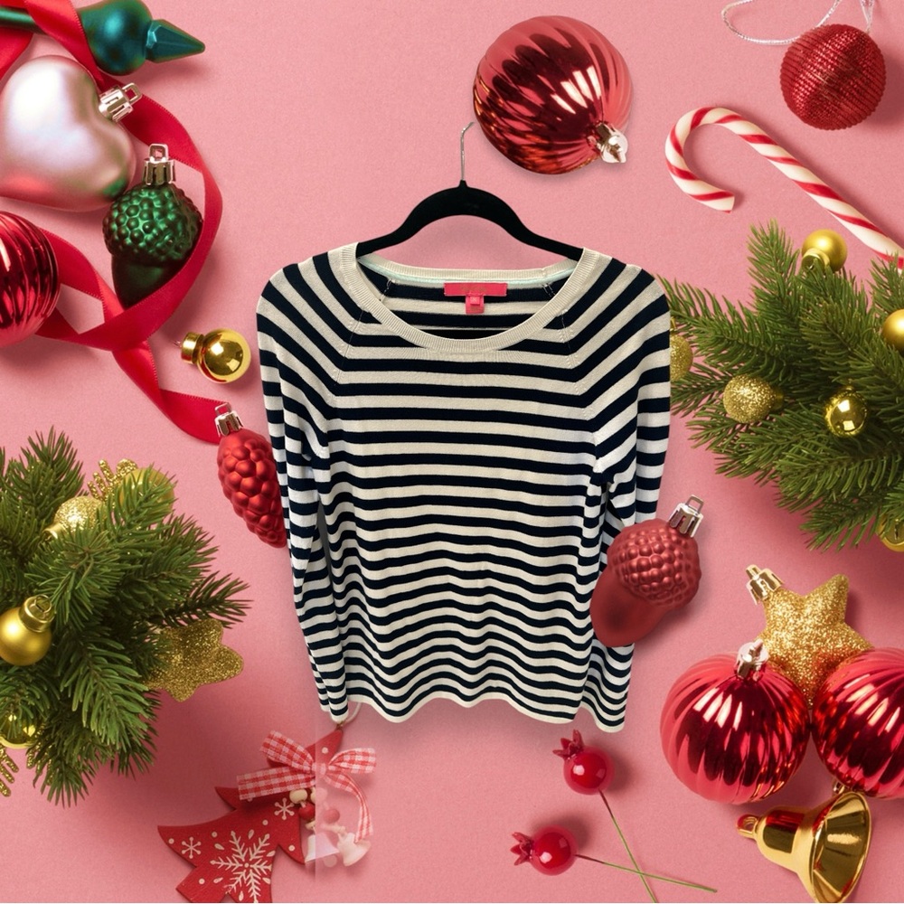 New Lilly Pulitzer Women’s Medium Navy and White striped pullover sweater !